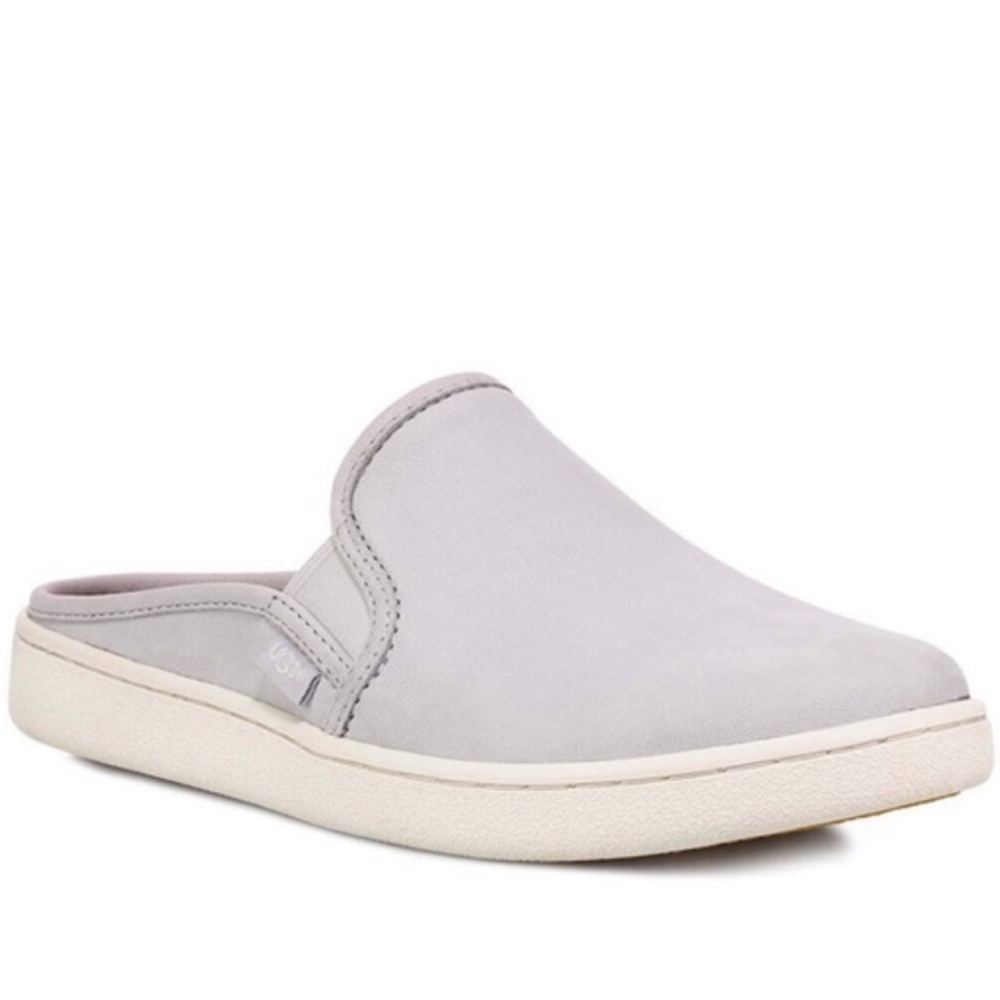 UGG SLIP ONS WOMENS SIZE 7.5